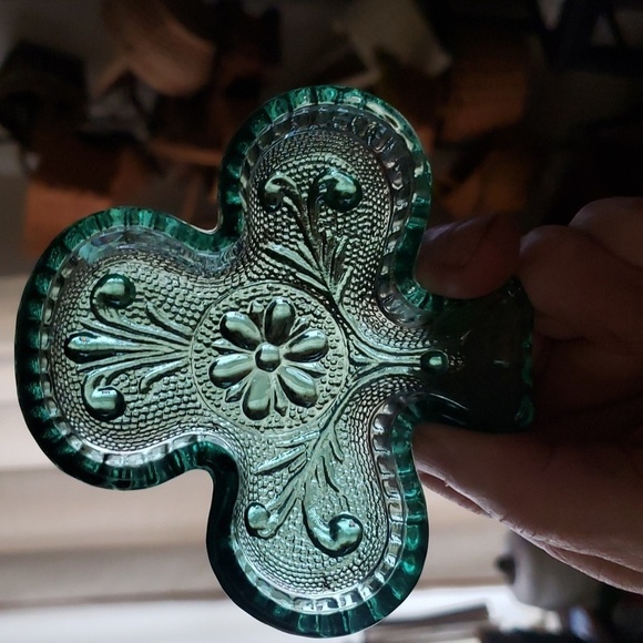 INDIANA Glass Depression Pale Green Three Leaf Club Clover Shape Dish Trinket - Picture 3 of 4